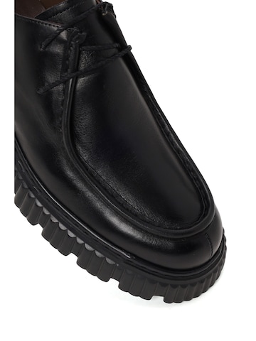 Derimod Schnürschuh in Schwarz