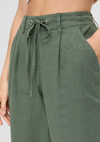 QS Regular Pleat-Front Pants in Green