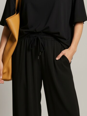 WEARABLE STORIES - Loosefit Pantalón 'Ellie' en negro