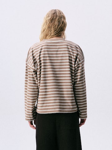 self. Shirt in Braun