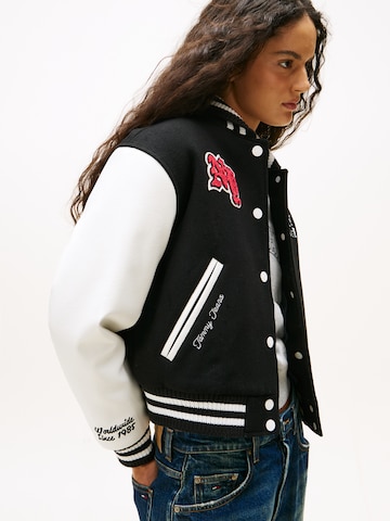 Tommy Jeans Демисезонная куртка в Черный