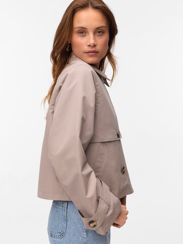 VERO MODA Välikausitakki värissä harmaa