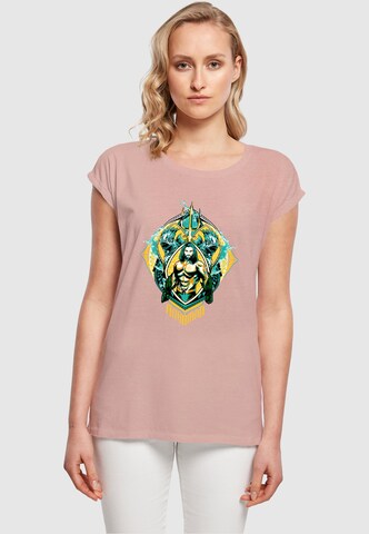 ABSOLUTE CULT T-Shirt 'Aquaman - The Trench Crest' in Pink: predná strana