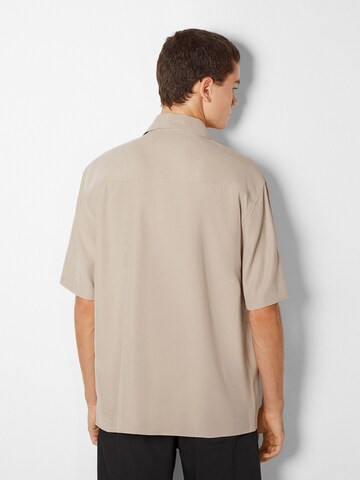 Bershka Comfort Fit Skjorte i beige