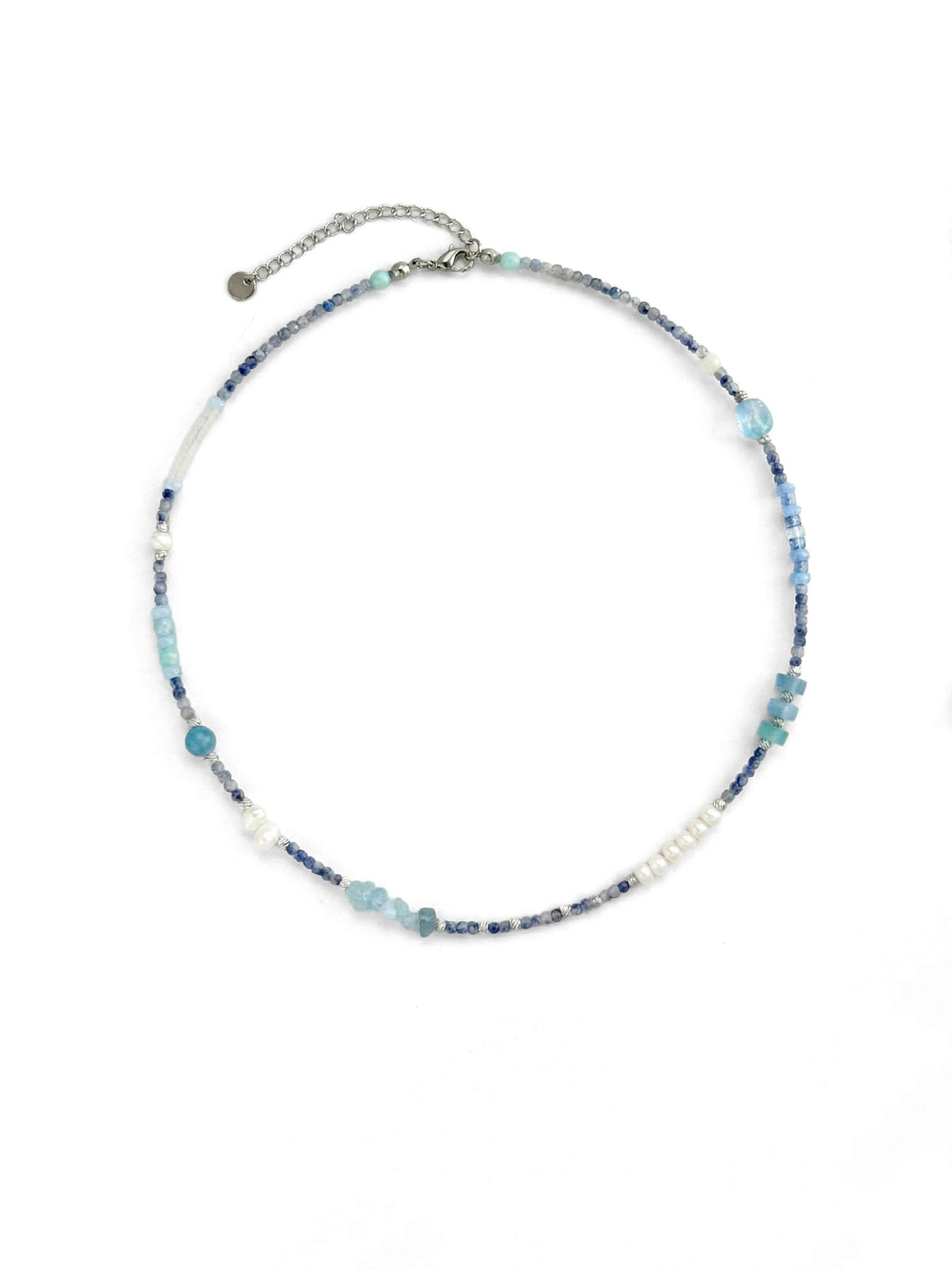 Nemomatheo Kette 'Saphirtraum – Handgefertigte Steinperlenkette'‌‌ in gold, Produktansicht