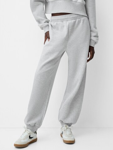 Tapered Pantaloni di Bershka in grigio: frontale