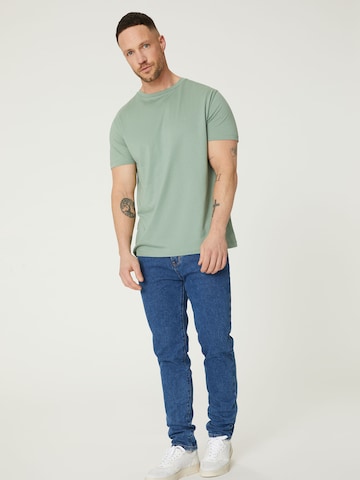 DAN FOX APPAREL جينز مضبوط قميص 'Piet' بلون أخضر