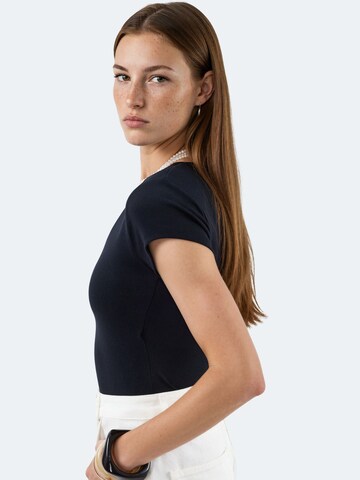 Busem T-Shirt in Schwarz