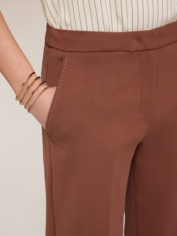 Tapered Pantaloni di MOTIVI in marrone