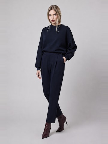 OWN Off With Nature - Regular Calças 'Pantalone Gamba Dritta alla Caviglia in Interlock Navy' em azul