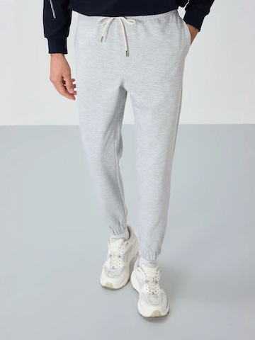 Tommy Life Sporthose 'Jogginghose' in Grau: Vorderseite