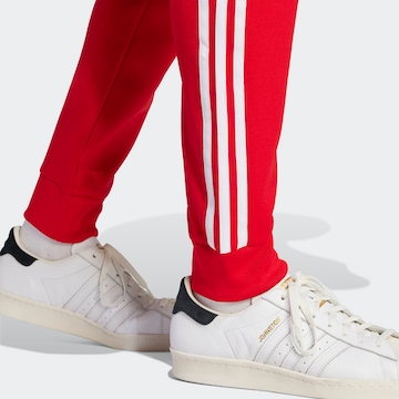 Effilé Pantalon 'Adicolor Classics Sst' ADIDAS ORIGINALS en rouge