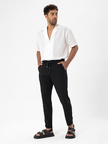Tapered Pantaloni di Dandalo in nero