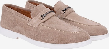 Desa - Mocasines 'DESA Herren-Wildlederslipper mit Metalldetails' en beige: frente