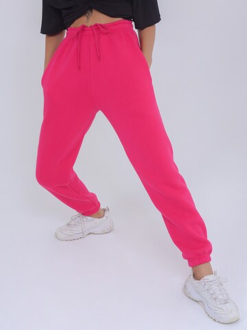 FRESHLIONS Tapered Broek ' Dalina ' in Roze