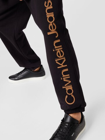 Calvin Klein Jeans - Tapered Pantalón en negro