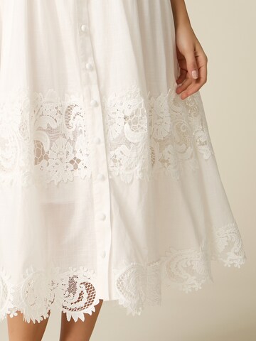 Robe oltre en blanc