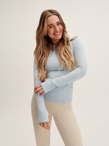 Tatiana Zidekova Μπλουζάκι σε μπλε: μπροστά