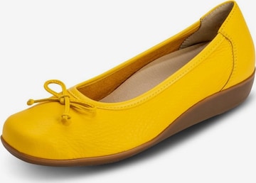 VITAFORM Ballet Flats in Yellow: front