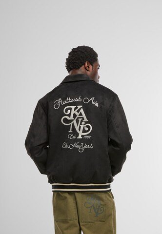 Karl Kani Overgangsjakke 'Legacy' i sort: forside