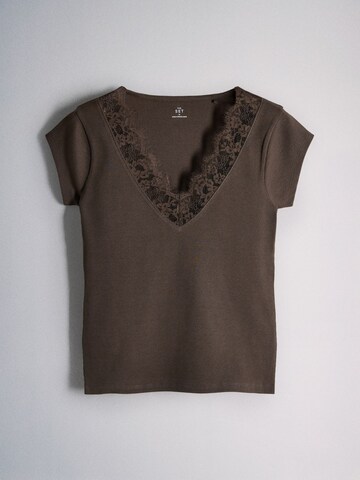 The Set T-Shirt in Beige