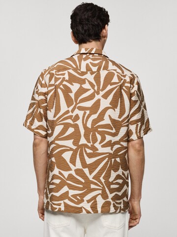 MANGO MAN Comfort fit Overhemd 'Esvedra' in Bruin