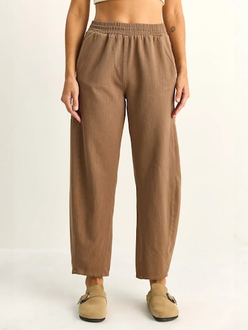 Bianco Lucci Regular Trousers in Brown: front