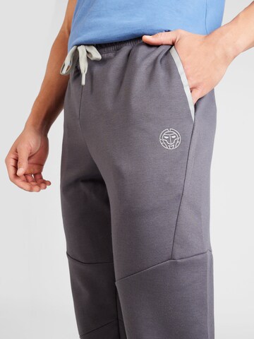 Effilé Pantalon de sport BIDI BADU en gris