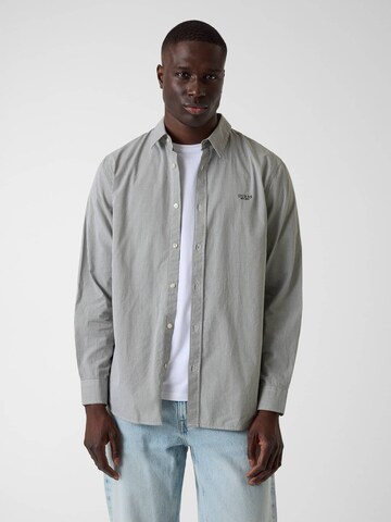 GUESS Comfort fit Button Up Shirt in Green: front