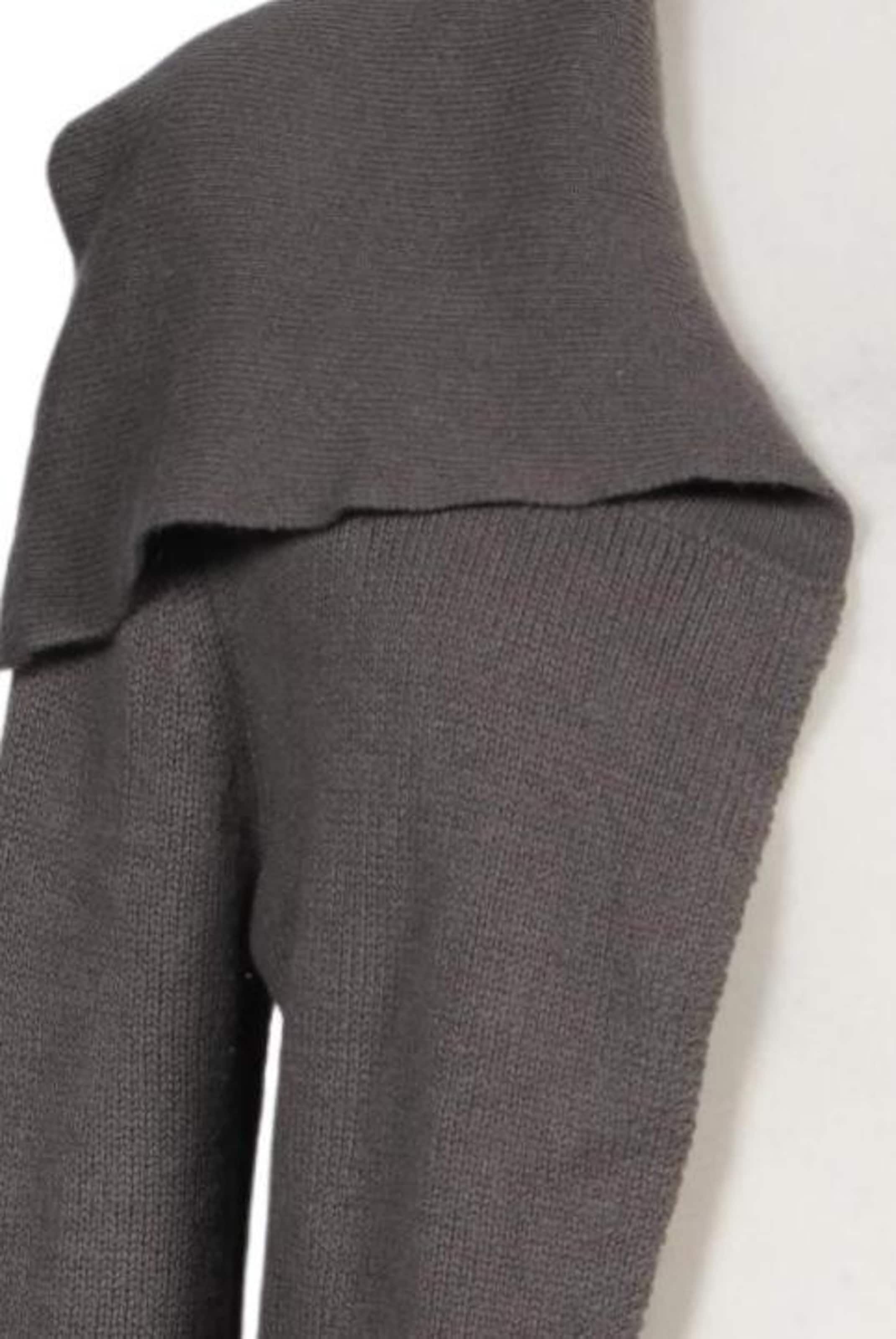 Allude Sweater & Cardigan in M in Grey