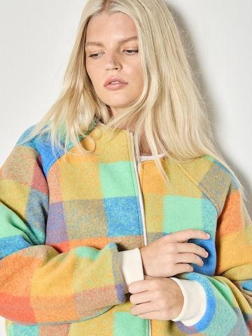 Veste bavaroise ' ' Apricot en beige