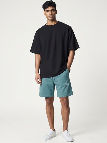 BeachBodyz - Bermudas en azul: frente