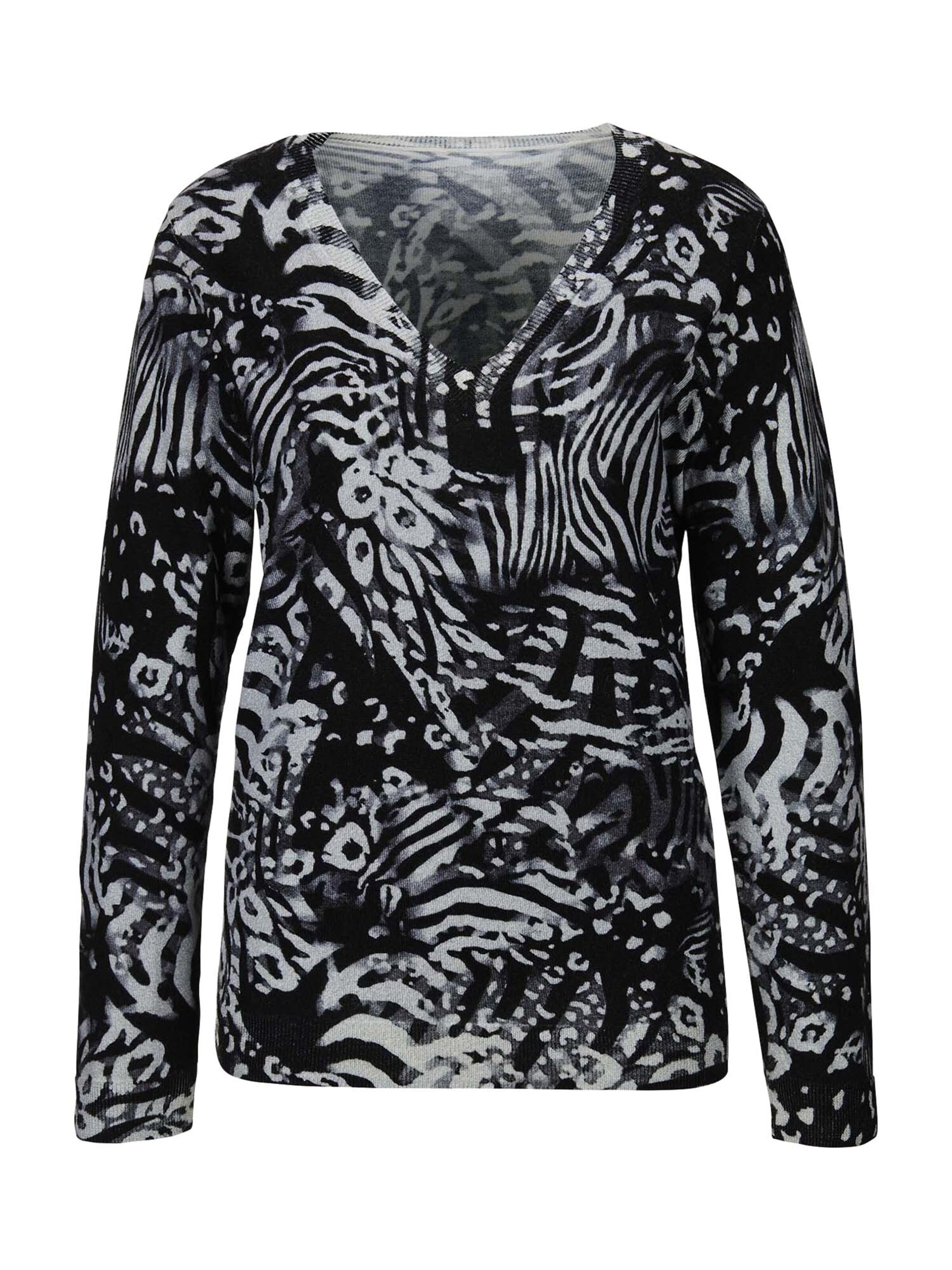 MADELEINE Pullover in Schwarz: Vorderseite