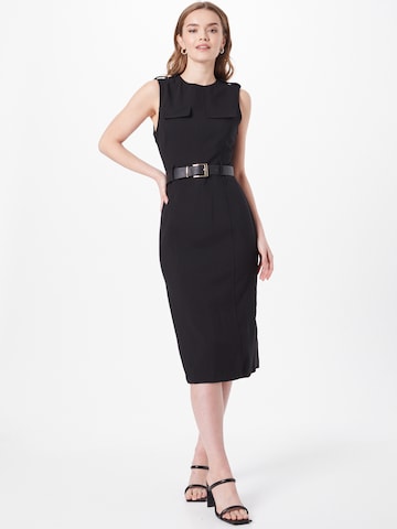 Warehouse Εφαρμοστό φόρεμα σε μαύρο: μπροστά