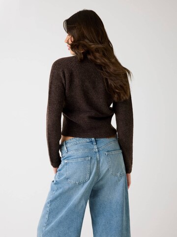 GUESS Pullover in Braun