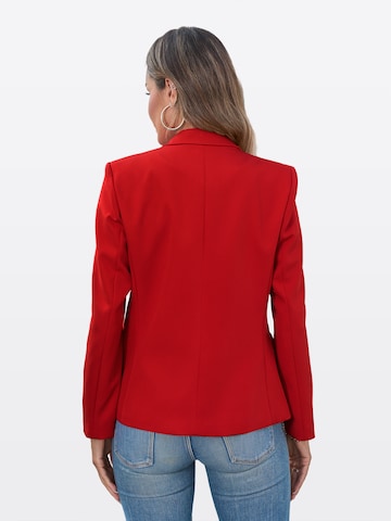 Sacou de la Imily Bela pe roșu: spate
