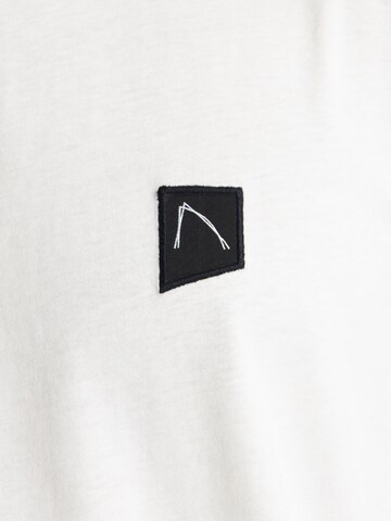 CHASIN' Shirt 'Motan' in White