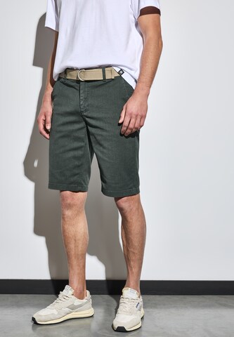 Street One MEN Regular Chinoshorts mit Struktur in Grün: Vorderseite