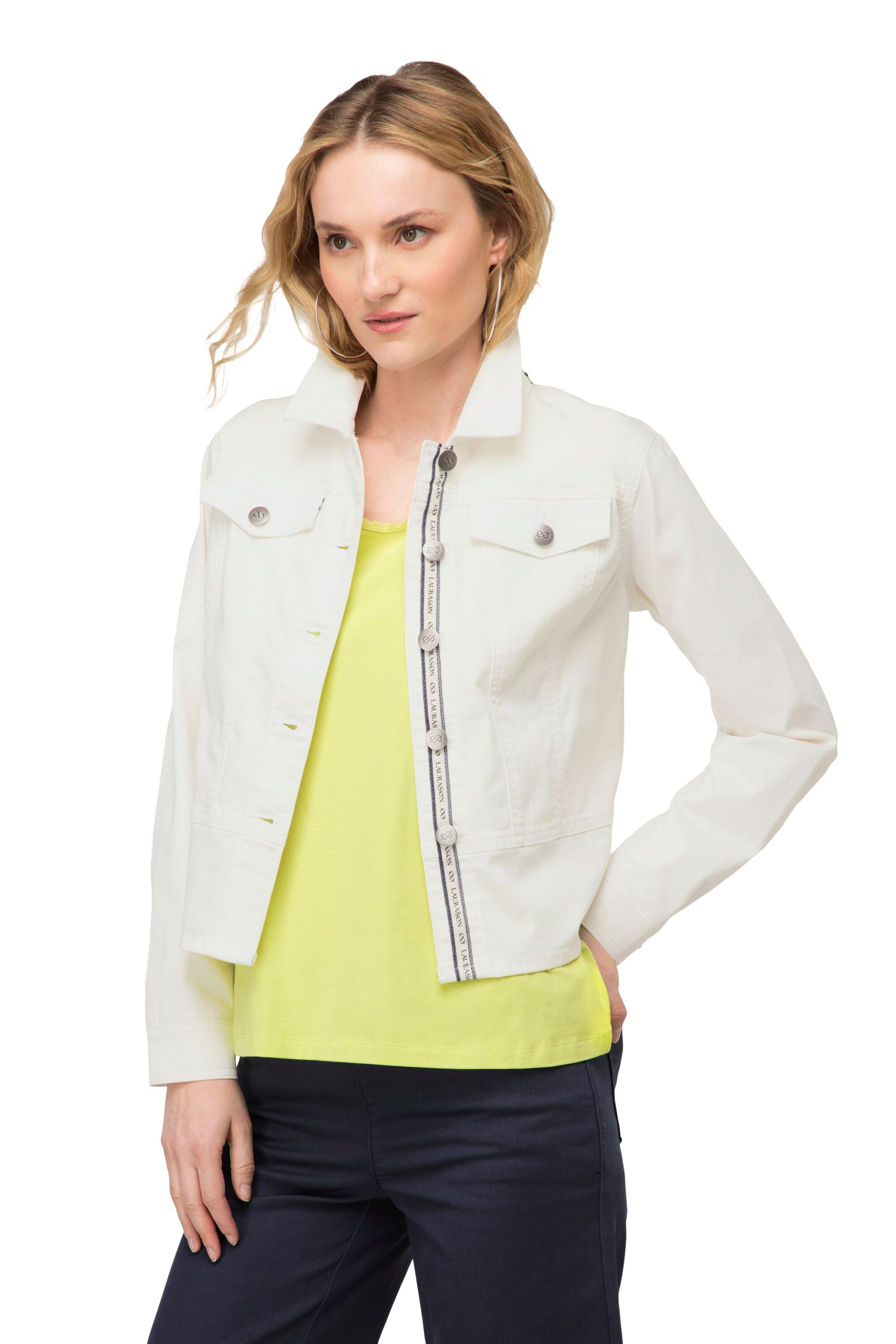 LAURASØN Between-Season Jacket in White: front