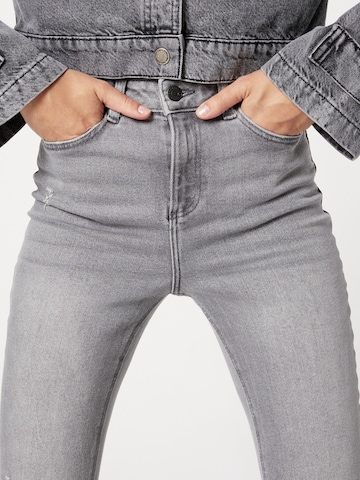 Noisy may Skinny Jeans 'Callie' in Grau
