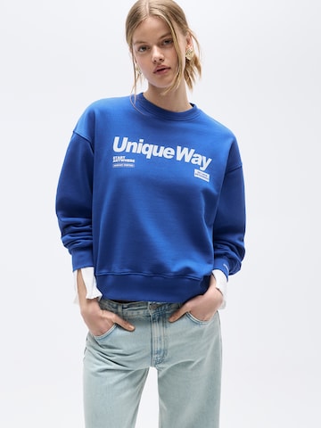 Pull&Bear Sweatshirt in Blue: front