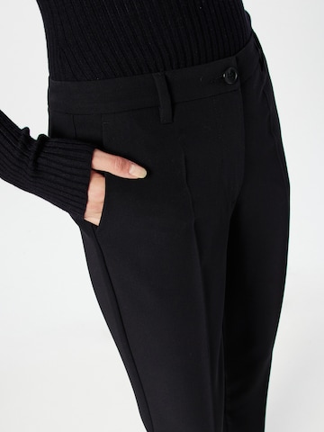 Regular Pantalon à plis Sisley en noir