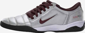 sudrabs Nike Sportswear Zemie brīvā laika apavi 'T90': no priekšpuses