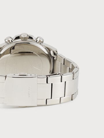 GUESS Аналоговые часы 'Walker' в Серебристый