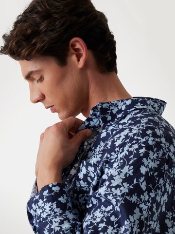 GUESS Regular fit Button Up Shirt in Blue