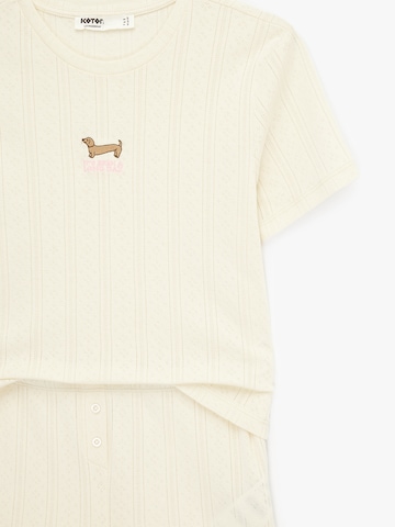 Koton Shorty in Beige