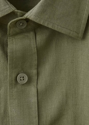 MANGO MAN Regular fit Button Up Shirt 'Avispah' in Green