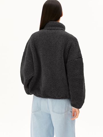 ARMEDANGELS Fleece jas in Grijs: voorkant