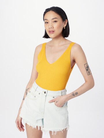 NÜMPH Knitted Top 'CERYS' in Yellow: front