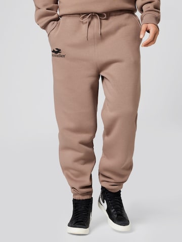 Pacemaker Tapered Pants 'Kenan' in Brown: front